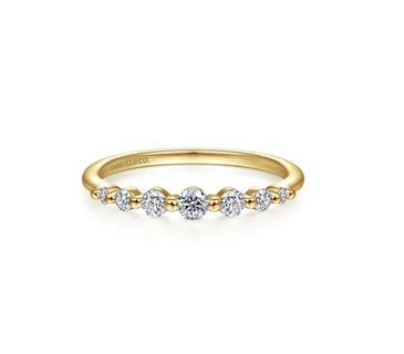 14K Yellow Gold Graduating Single Prong Diamond Band Ring